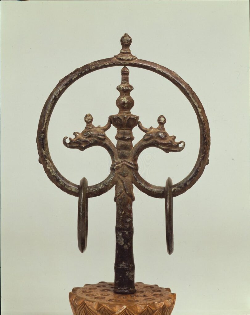 Bronze ritual staff finial with twin-dragon decoration, discovered on Mt. Dainichi, Toyama Prefecture (Collection of the Toyama Prefectural Tateyama Museum) 
