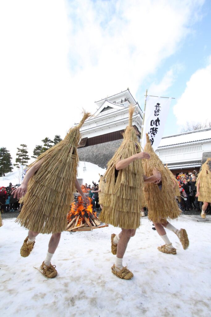 Three young men from Takano Village were once allowed to perform the Kasedori ritual before the lord of Kaminoyama Castle during the Edo period.