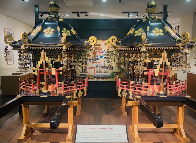 Portable shrine (mikoshi) donated by the Maeda family of Kaga,
preserved at Oyama Shrine (Nakamiya Prayer Hall), Ashikuraji, Tateyama