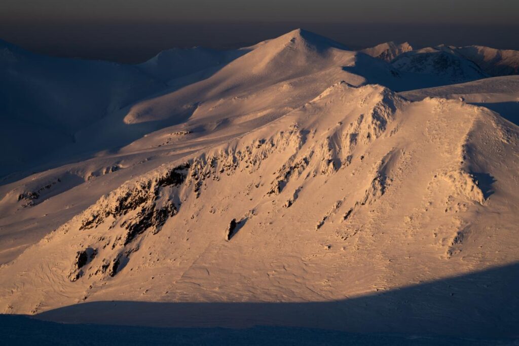17:32 Yellow : View of Mt. Hokuchindake from the summit of Mt. Asahidake