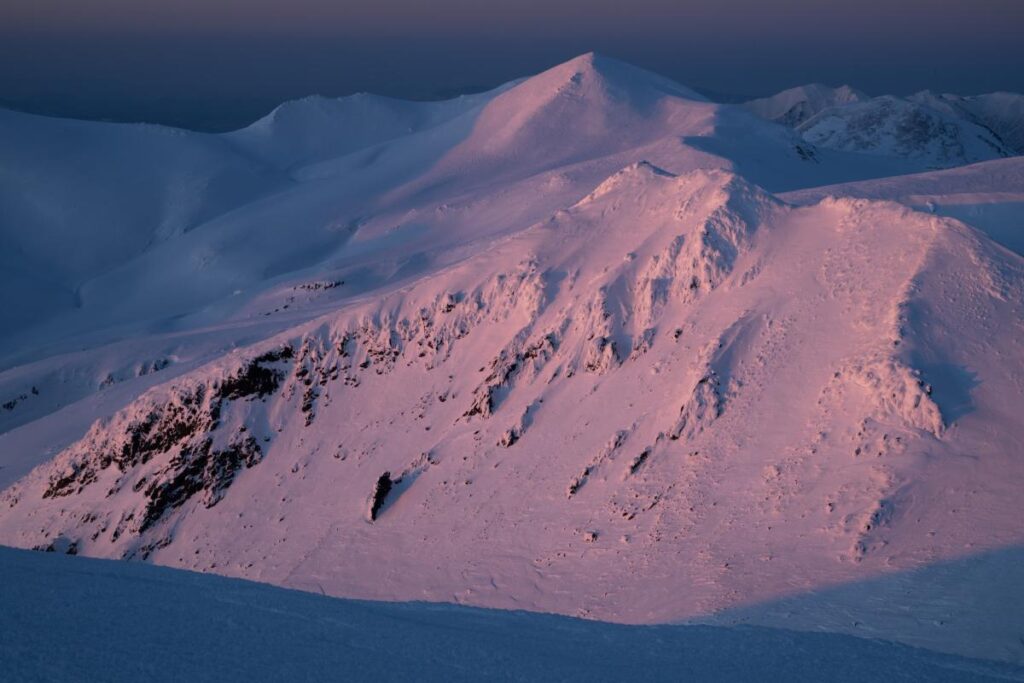 17:44 Pink : View of Mt. Hokuchindake from the summit of Mt. Asahidake