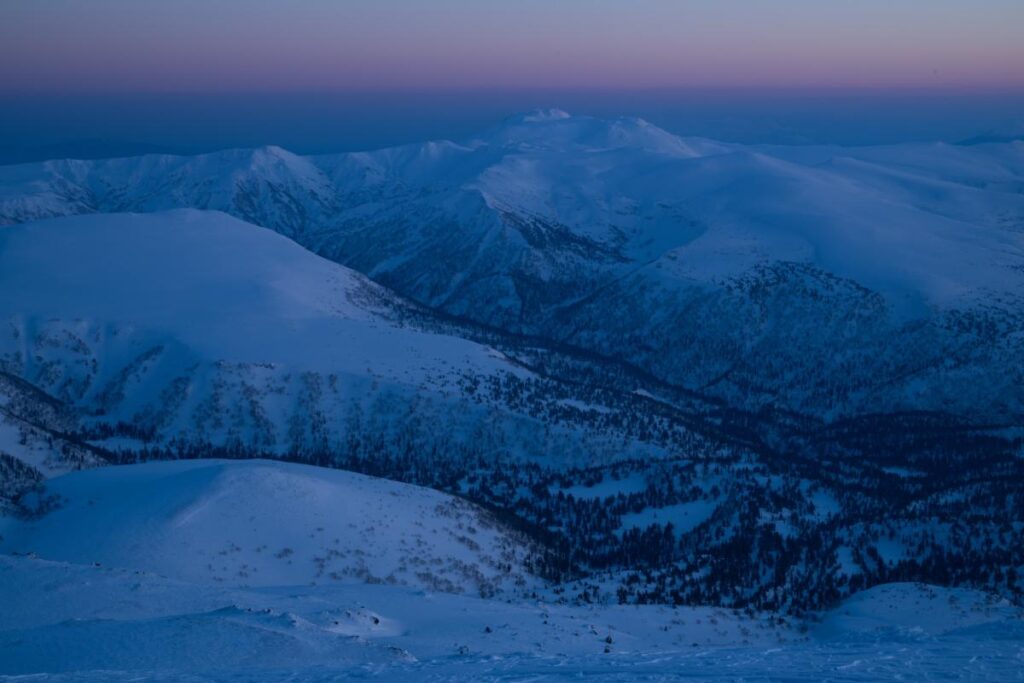 View of the belt of Venus and Mt. Tomuraushi from the summit of Mt. Asahidake
