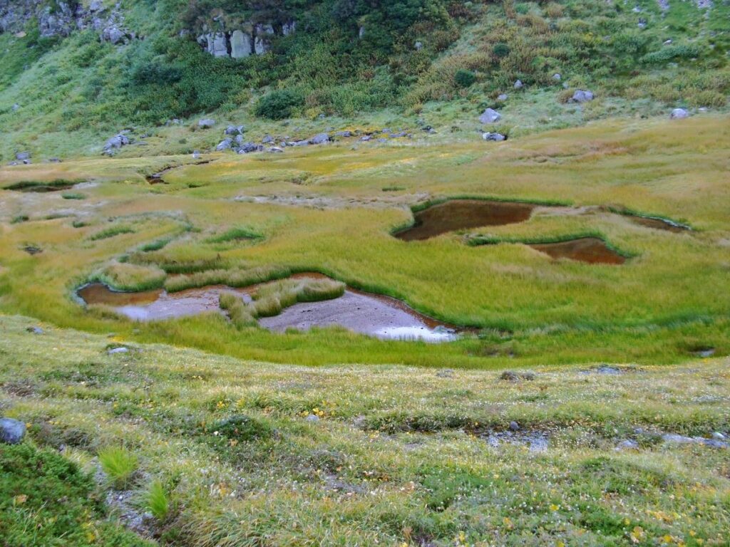 The “Blood Pond” in the Tateyama Mountains